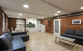 Spacious Apartment In Quiet Courtyard Near Charles Bridge
