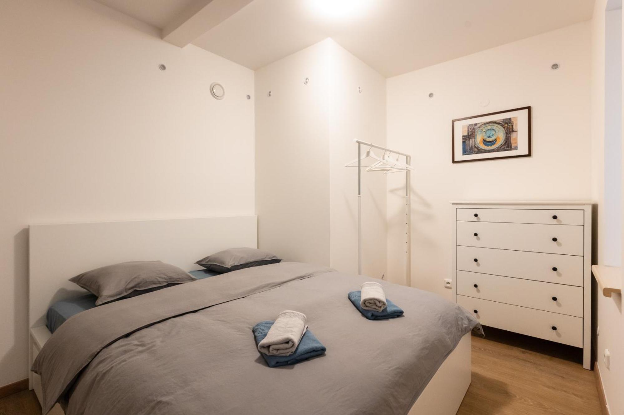 Spacious Apartment In Quiet Courtyard Near Charles Bridge Praha Exteriér fotografie