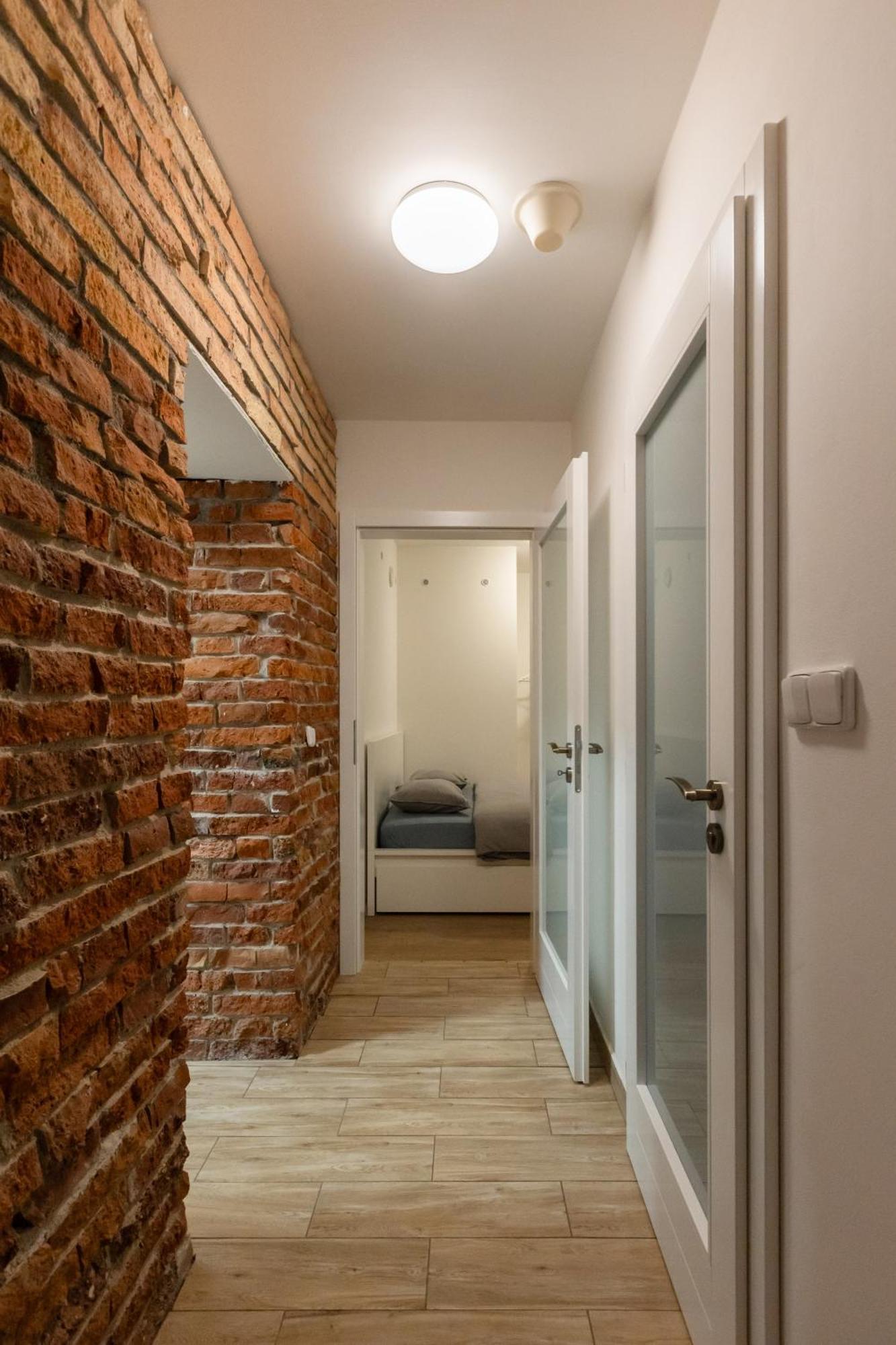 Spacious Apartment In Quiet Courtyard Near Charles Bridge Praha Exteriér fotografie
